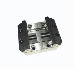Mini étau à centrage automatique 5 axes de précision sur compatible Erowa ER-011599 100P